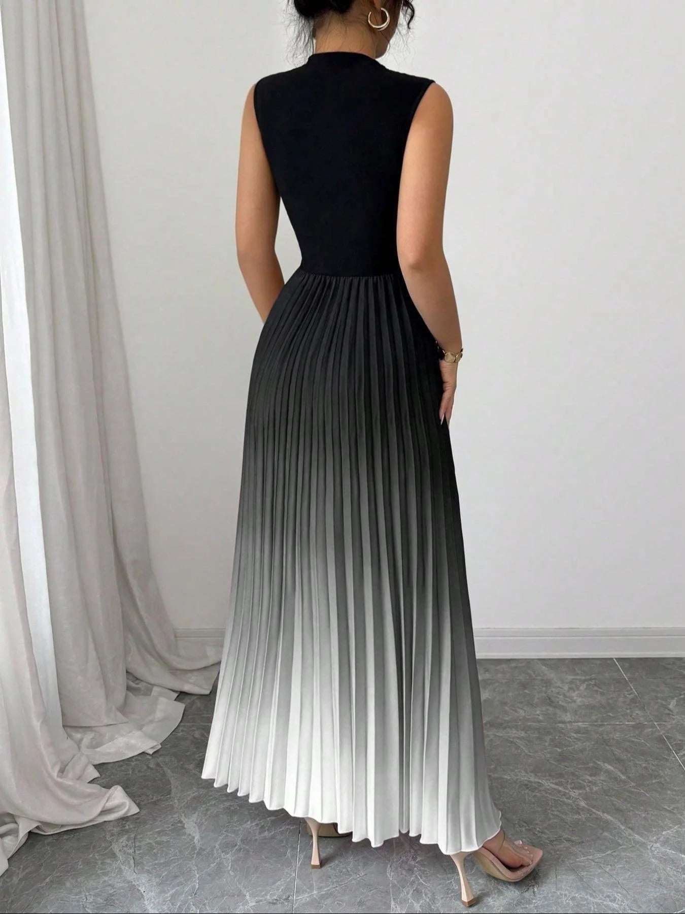 Elegant Gradient Pattern Crew Neck Dress With No