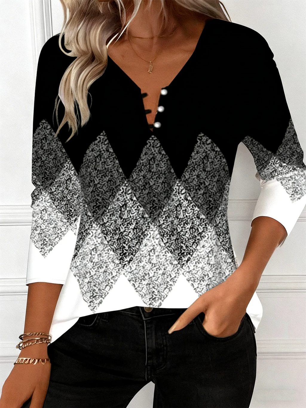 Elegant V Neck Gradient Pattern T-Shirt
