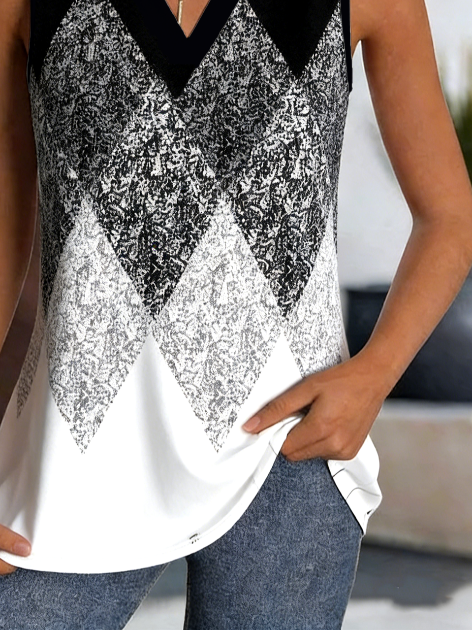 Loose Casual Gradient Pattern V Neck Tank Top